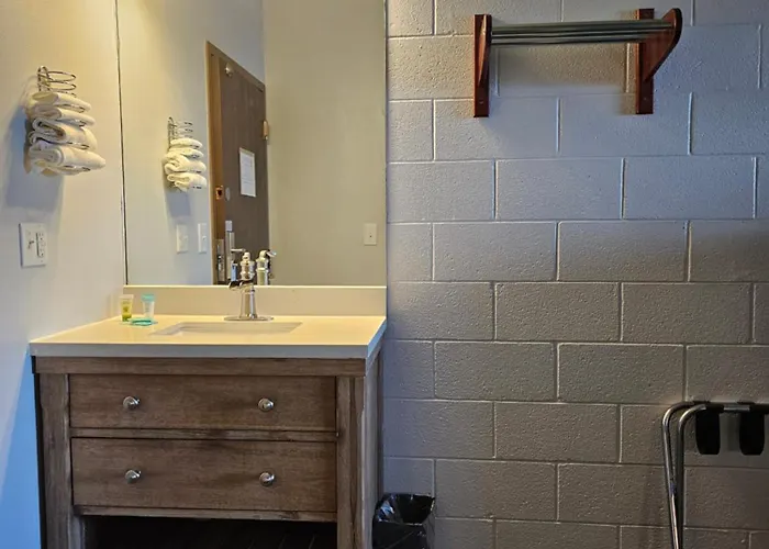1st Choice Motel